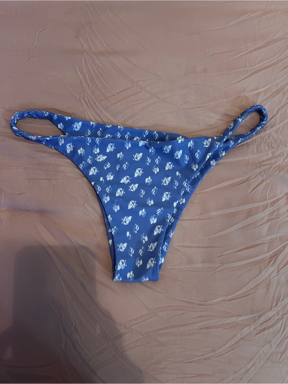 Kulani Kinis “Snow Leopard” size XL. NWOT